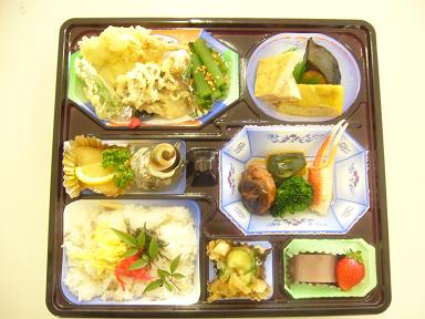 ２０００円弁当①.JPG