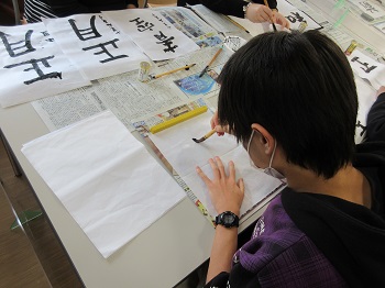 R7.1_新年の抱負は筆の先に1.JPG