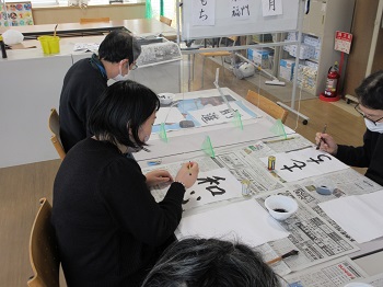 R7.1_新年の抱負は筆の先に2.JPG
